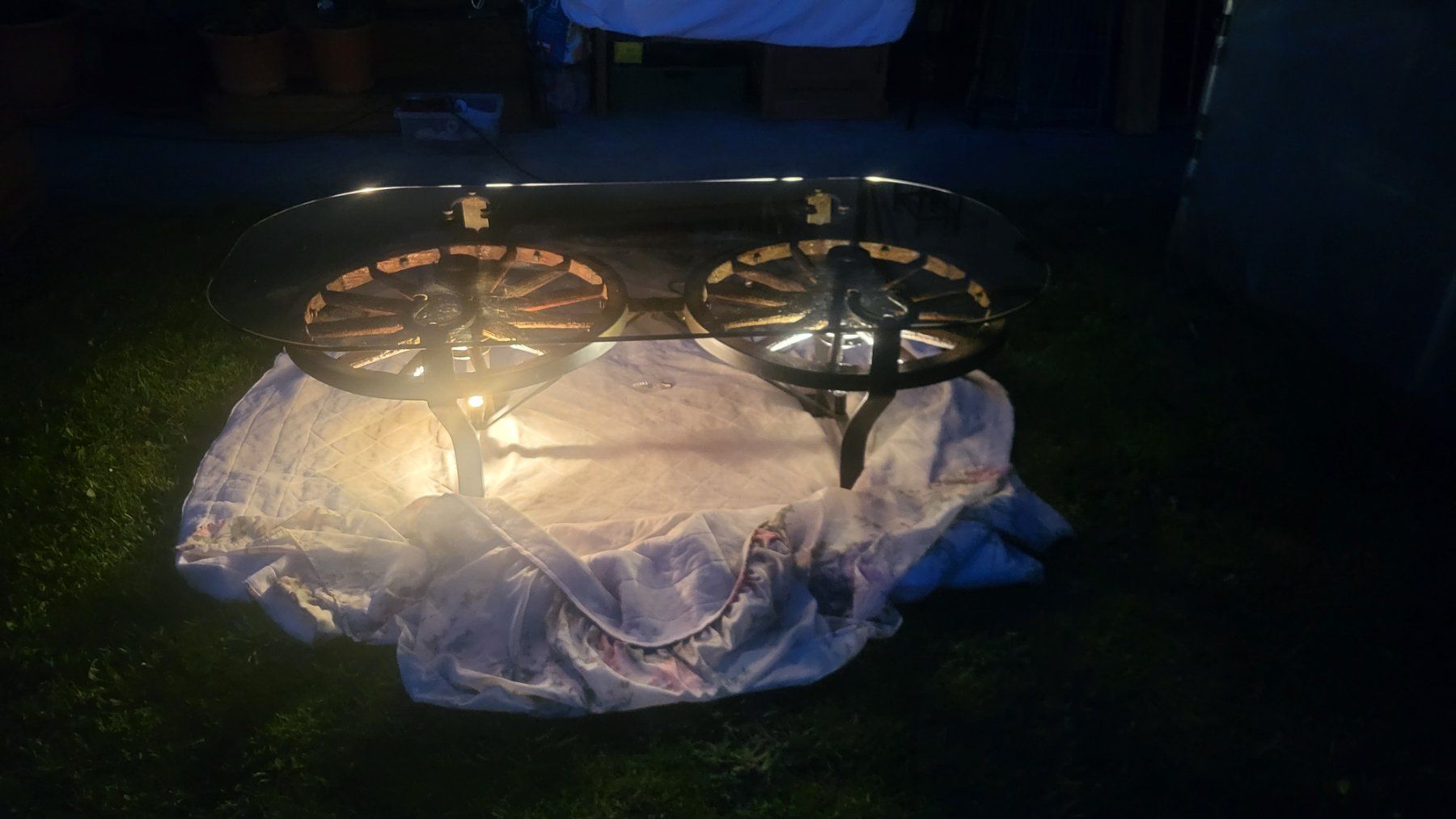 Tische: Aussergewöhnlicher Couchtisch mit Glasplatte – Gebraucht aus Bonau von Jaco82 7