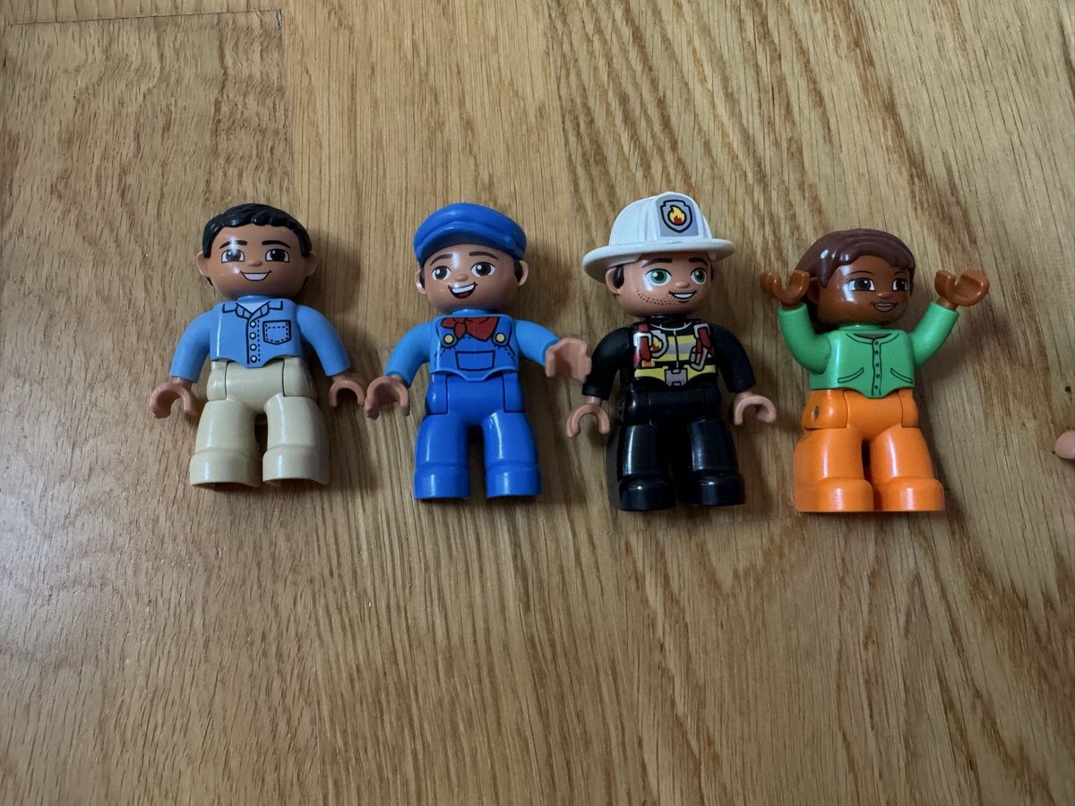 Lego Jouets: 8 Duplo Figuren und 2 Tiere plus Einzelteile  – D'occasion à Zürich par wtpooh 1