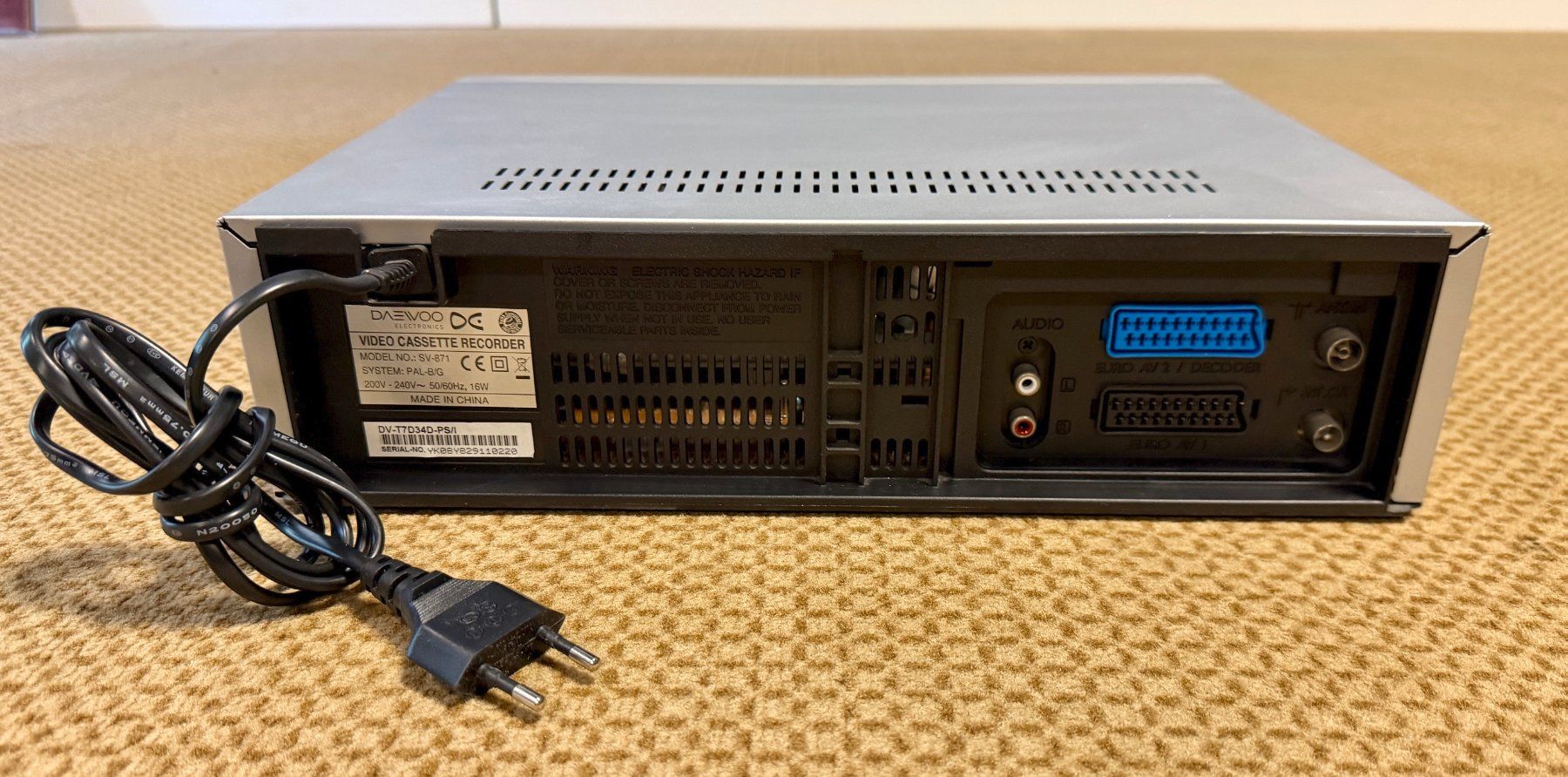 Daewoo Registratori: VHS Videogerät, "Daewoo" SV-871, 6-Head-System, geprüft. – Usato da Kirchberg BE venduto da RadioGerber 2