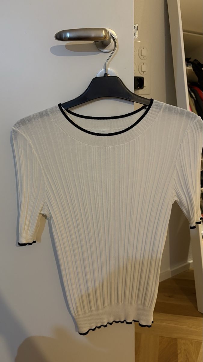 H&M Top: H&M top – Nuovo (secondo la descrizione) da Zürich venduto da gol_zrr2