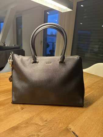 Schicke DKNY Handtasche in Schwarz - Top Zustand!