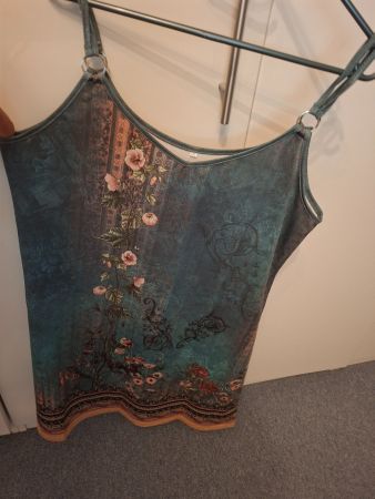 Kurzeskleid mit Blumenmuster Grösse L Neu