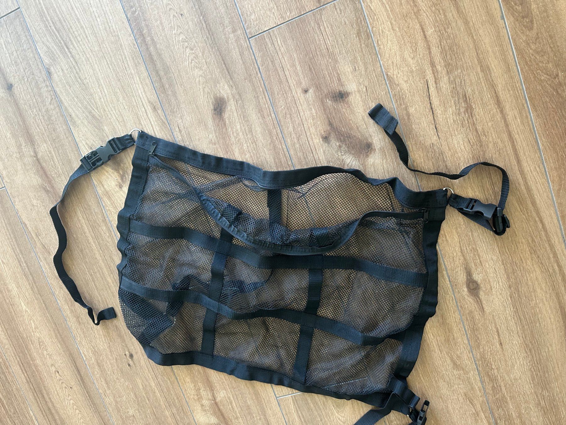 Supporti a parete: Filet de rangement ajustable pour toit de voiture – Usato da Payerne venduto da pop_ghf9 3