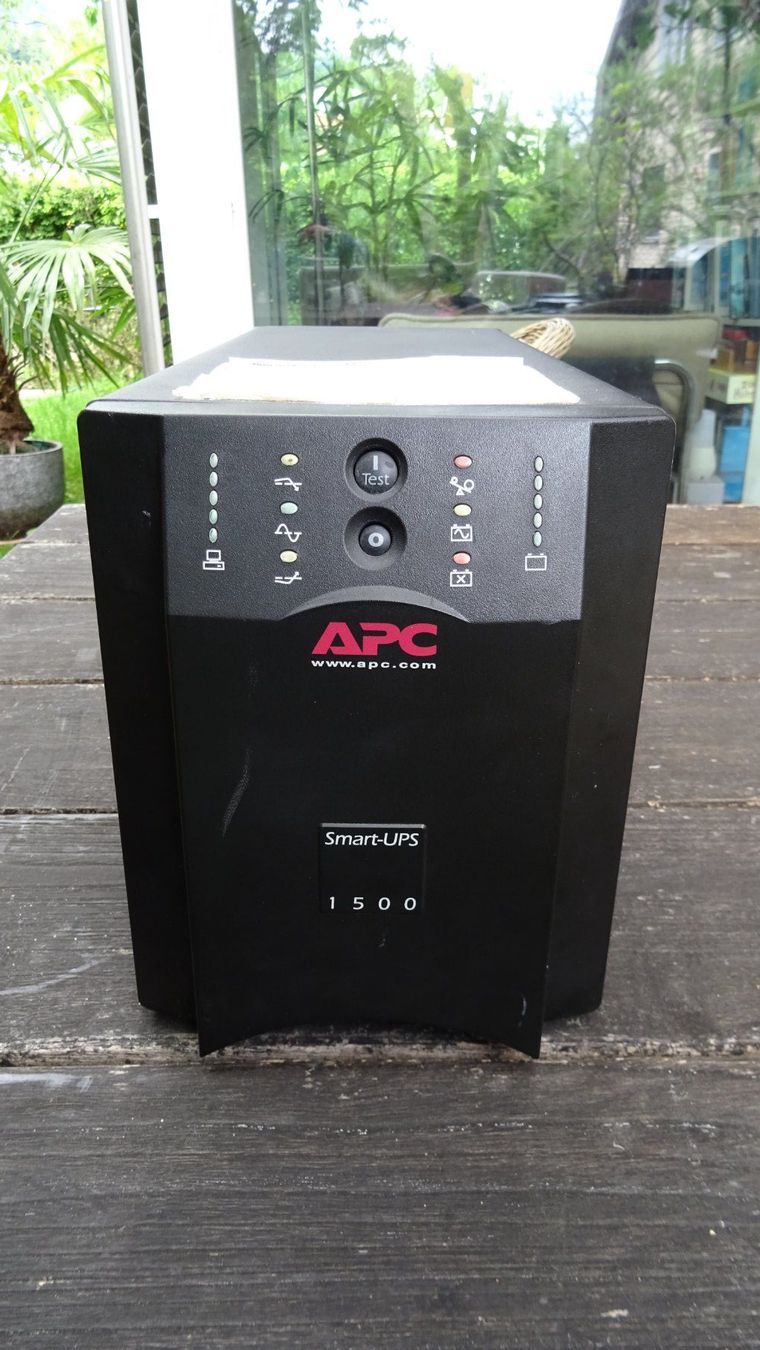 Apc Accus & piles: Smart-UPS APC 1500VA USV – D'occasion à Riedholz par Leo.L