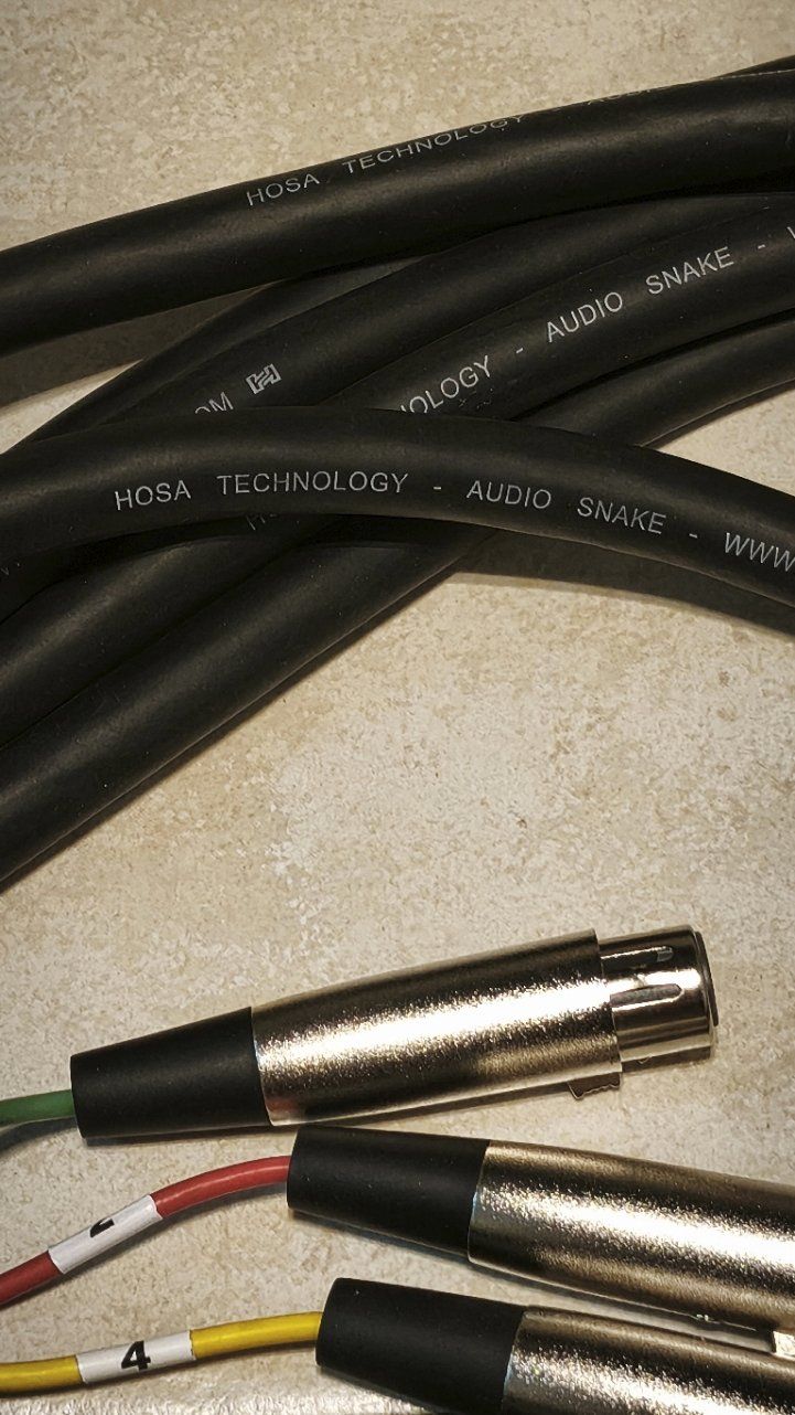 Câbles: Multicore DB25 auf XLRf "HOSA" länge 7Meter – D'occasion à Laupen BE par Elch55 1