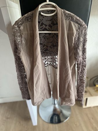 Damen Jäckchen Spitzenmuster beige Grösse M guter Zustand