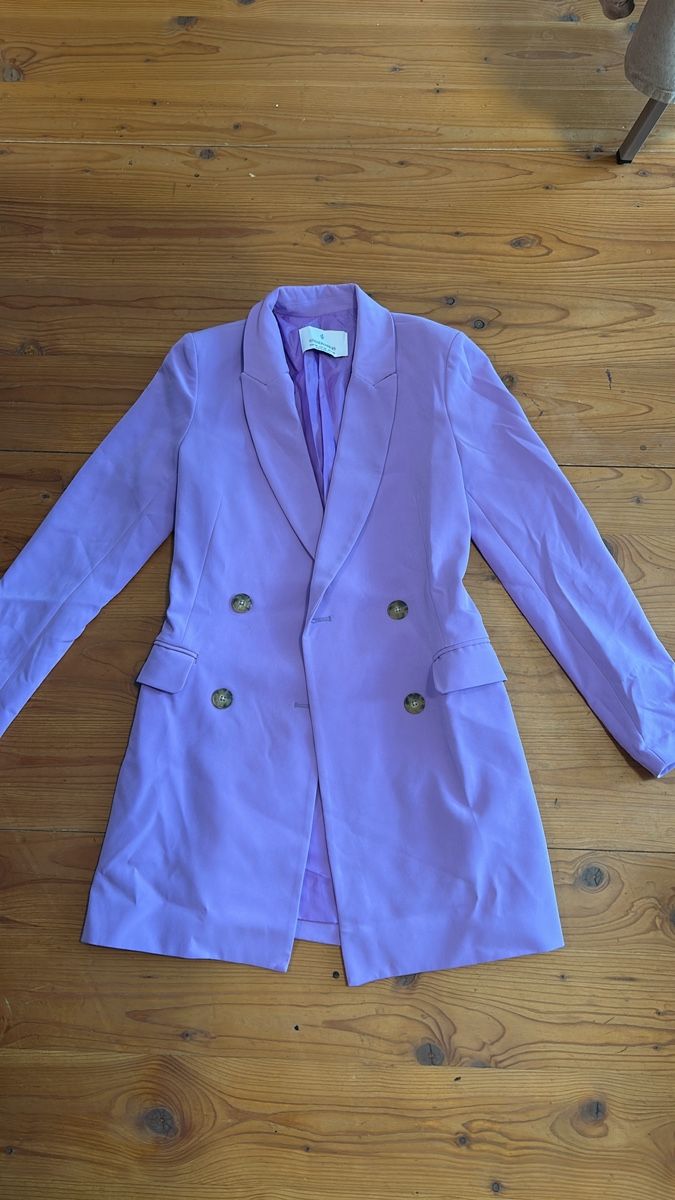 Stradivarius Cappotti: Schicker Blazer in violet Gr. XS – Nuovo (secondo la descrizione) da Solothurn venduto da frannnnca