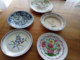 5 ALTE KERAMIKTELLER