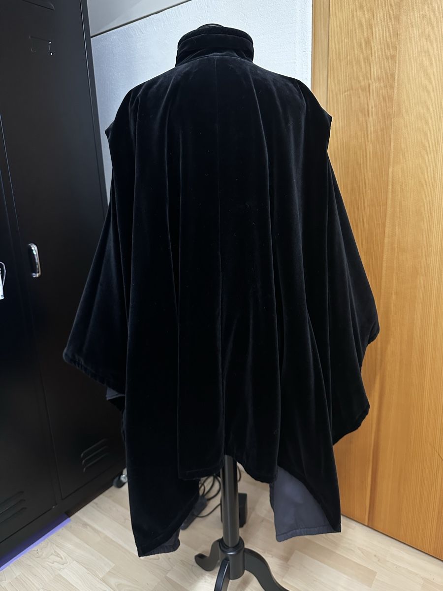Armani Altro in Moda donna: Giorgio Armani Vintage Cape Samt – Usato da Chur venduto da LH1889 6