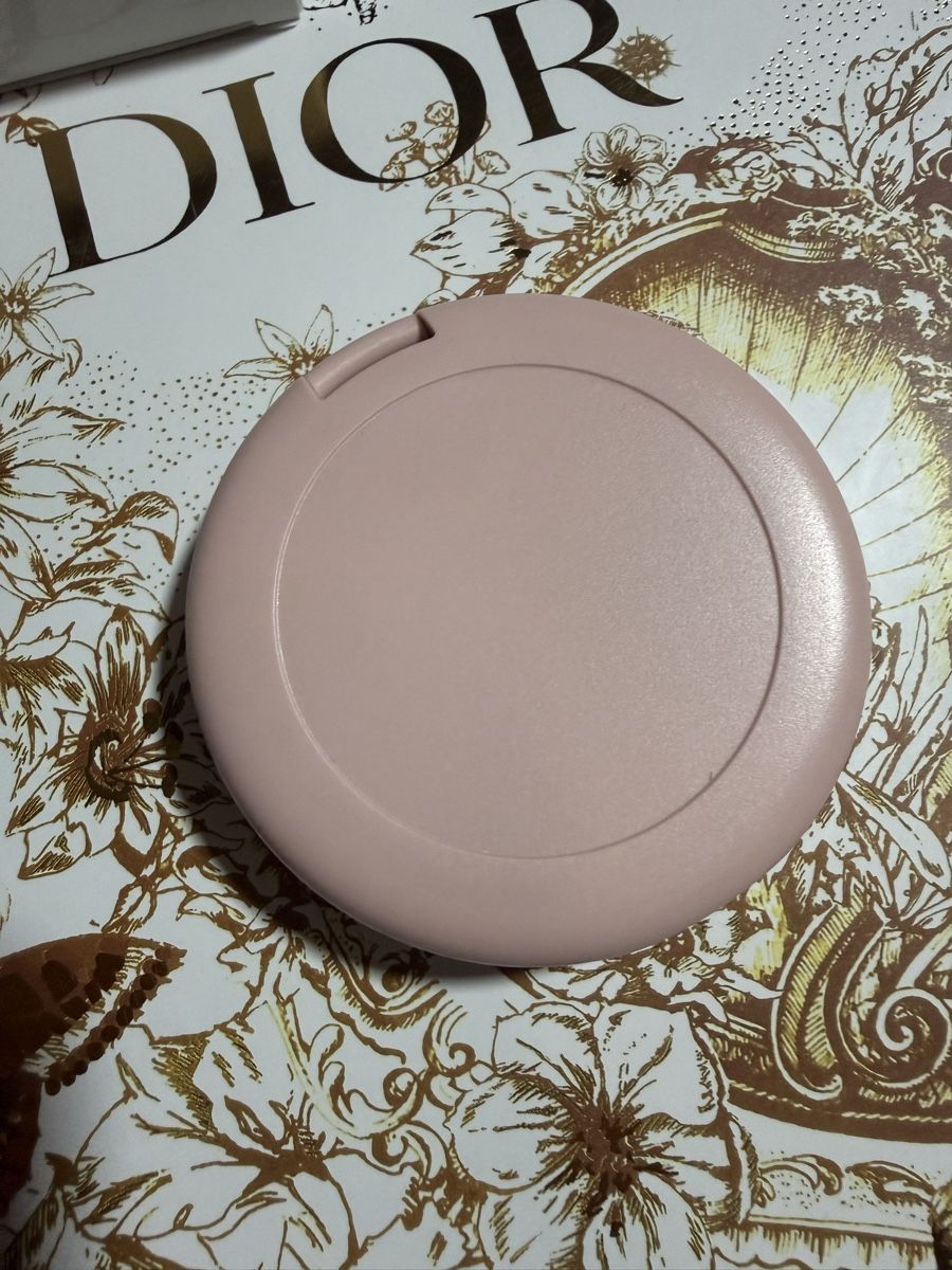 Specchi: Dior Beauty Heart-Quilted Compact Mirror – Nuovo e nell'imballaggio originale da Luzern venduto da sas_r89l 3