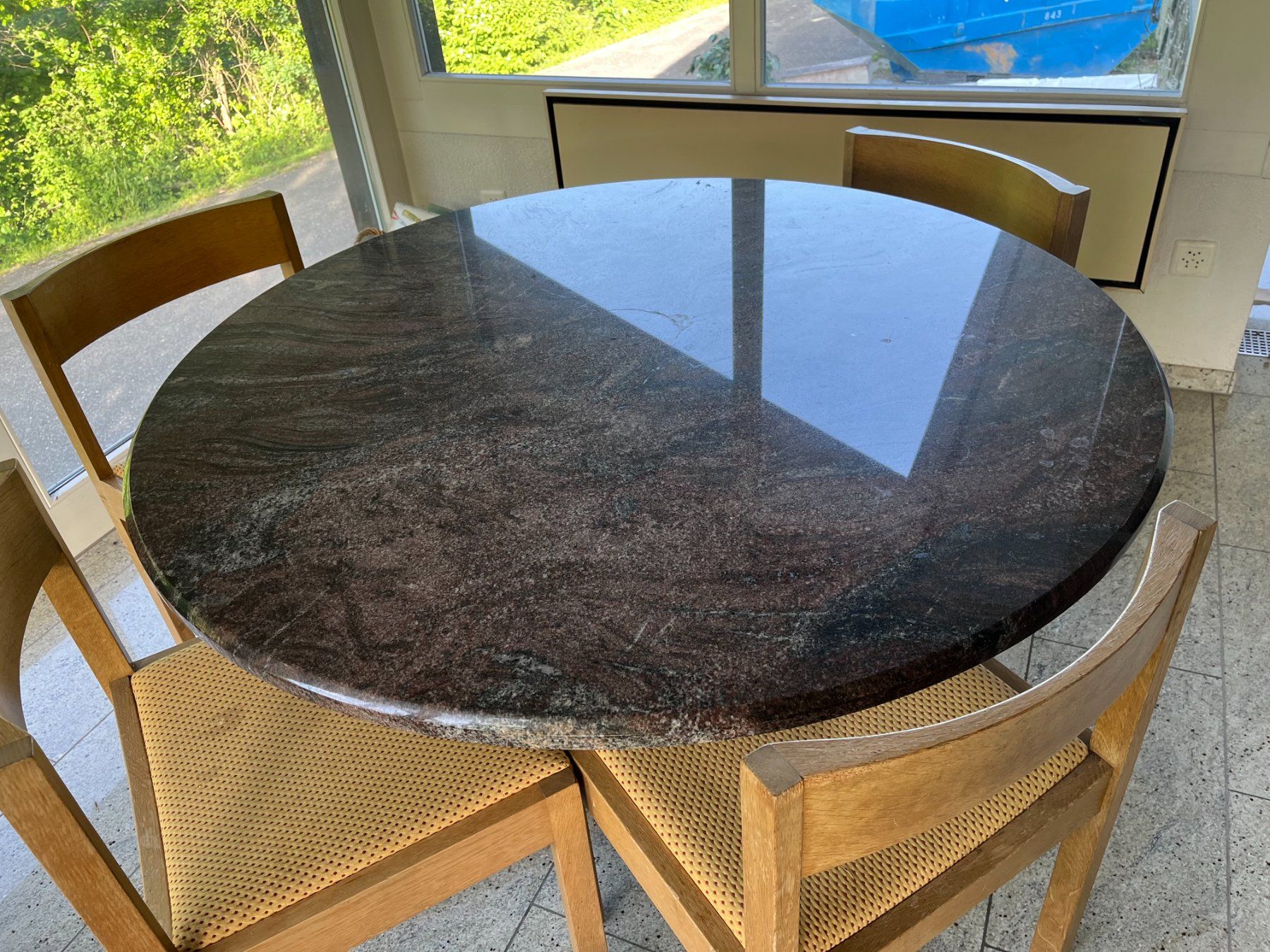 Tavoli: Tisch aus Granit – Usato da Leuggern venduto da Yzerman2