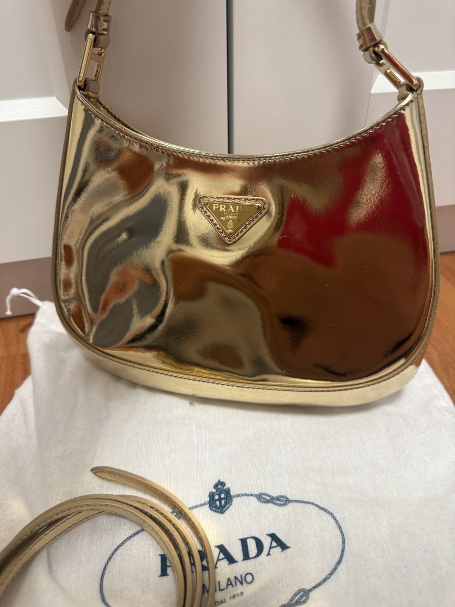 Prada Taschen für Damen: Prada Schultertasche Metallic Gold – Gebraucht aus Lohn-Ammannsegg von aemu12 1