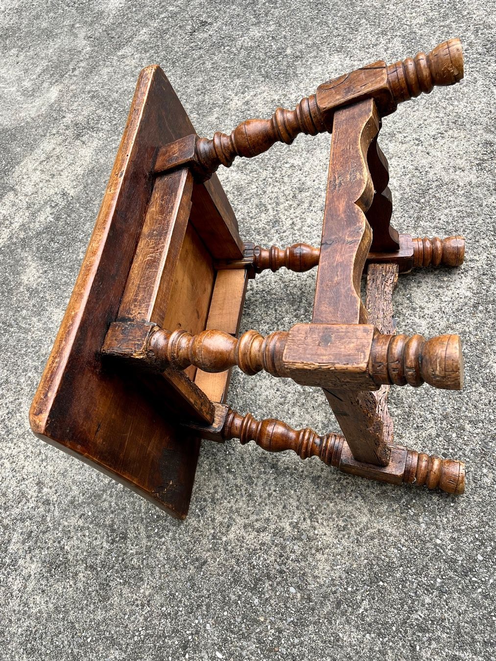 Sgabelli: Hocker / Schemel aus massiv Eichenholz – Usato da Unterentfelden venduto da Organized 4