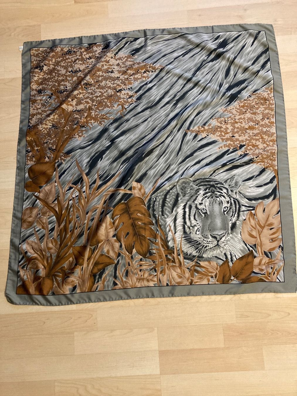 Foulard & Sciarpe: Tuch – Usato da Küssnacht am Rigi venduto da Anacerna