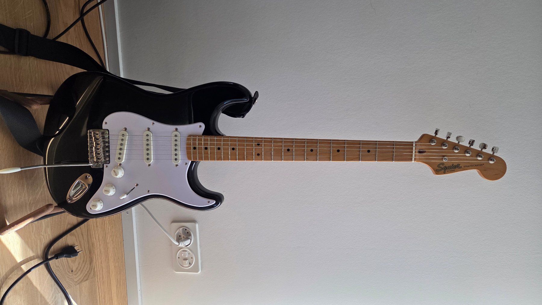 Squier Musikinstrumente: Squier Classic Vibe Stratocaster + Boss Katana 50 Gen 3 Amp – Gebraucht aus Zürich von iva_fr79 1