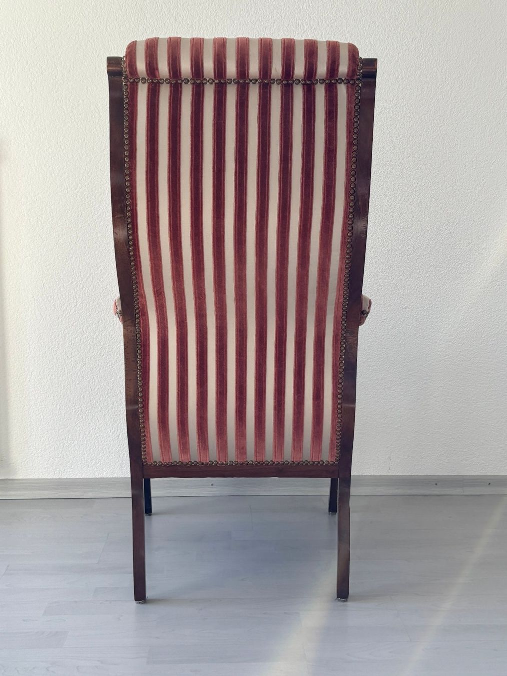 Poltrone: Alter bequemer Sessel restauriert, Top Zustand! – Usato da Aarberg venduto da ferost 2