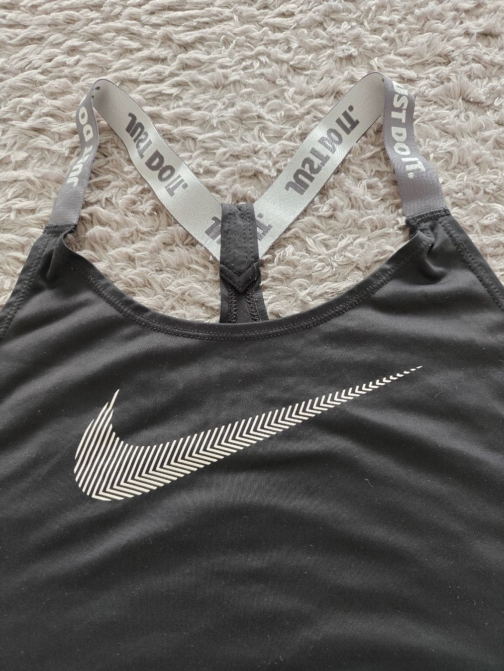 Nike Top: Nike Sport Top – Usato da Pieterlen venduto da Saemelili 1