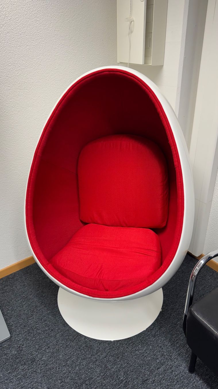 Fauteuils: Eiförmiger Sessel retro – D'occasion à Spreitenbach par Benutzer007