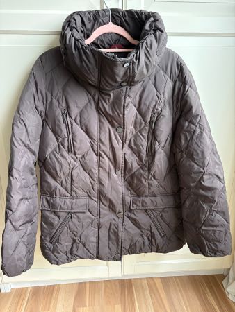 schöne braune Stepjacke/Daunenjacke mit hohem Kragen