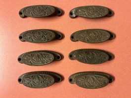 8 Schubladen Griffe antik mit Ornamenten,Muschelgriffe.