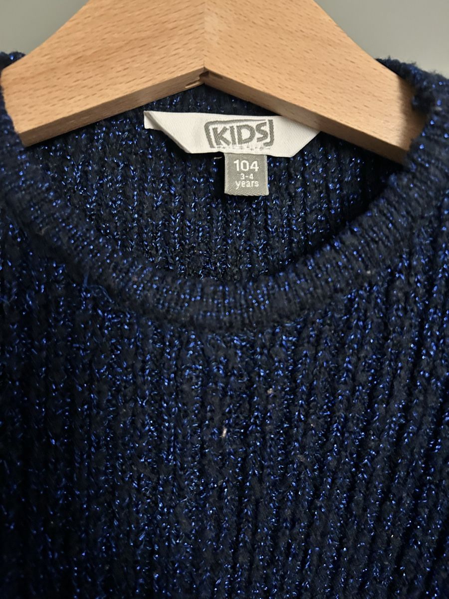 Pulls et sweat-shirts: Mädchenpulli (104) – D'occasion à Basel par enfantdor 1