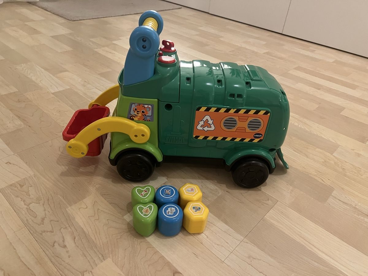 Fahrzeuge für Kinder: VTech 2-in-1 Recycling-Rutschauto – Gebraucht aus Bergdietikon von lua_6f9w 1