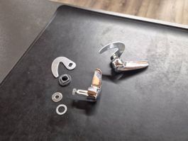 Verschluss-Set zu Batteriefach Massey - Ferguson MF 135/148