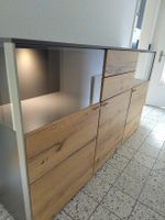 Sideboard Eiche - Dekor mit Glasfront und Beleuchtung