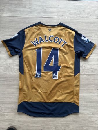 2015-16 Arsenal Away Shirt Walcott #14 (M)