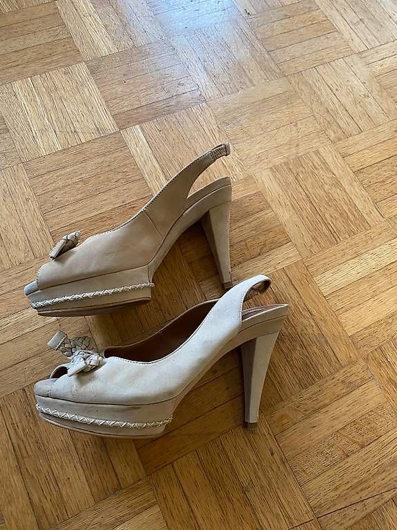 Damenschuhe: Beige Sandale Velourleder – Gebraucht aus Zürich von ell_hdc9 1