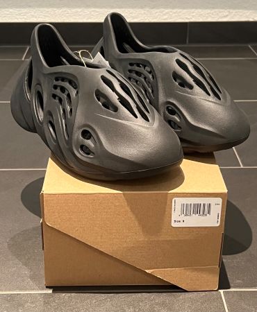Adidas Yeezy Foam RNNR Onyx (US 9/EU 43)