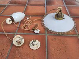 Antike Decke Lampe / Zieh-Lampe aus Glas und Porzellan