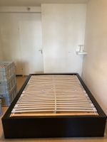 Schwarzes Bettgestell 140x200cm mit Lattenrost