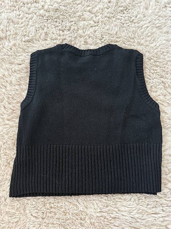 Pullover & Sweatshirts: Schwarzer Pullunder  – Gebraucht aus Zwingen von KatjaM 1