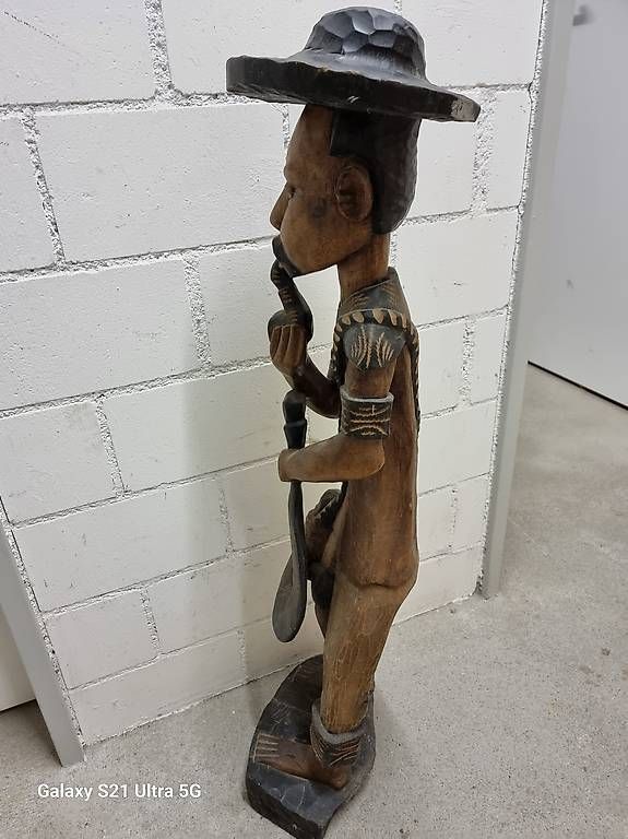 Skulpturen & Statuen: Skulptur aus Holz eines Karibischen Mann mit Pfeife. – Gebraucht aus Spreitenbach von bou_y2g8 1