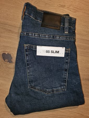 New with tags - Zara, 1985 slim dark wash jeans, size 40