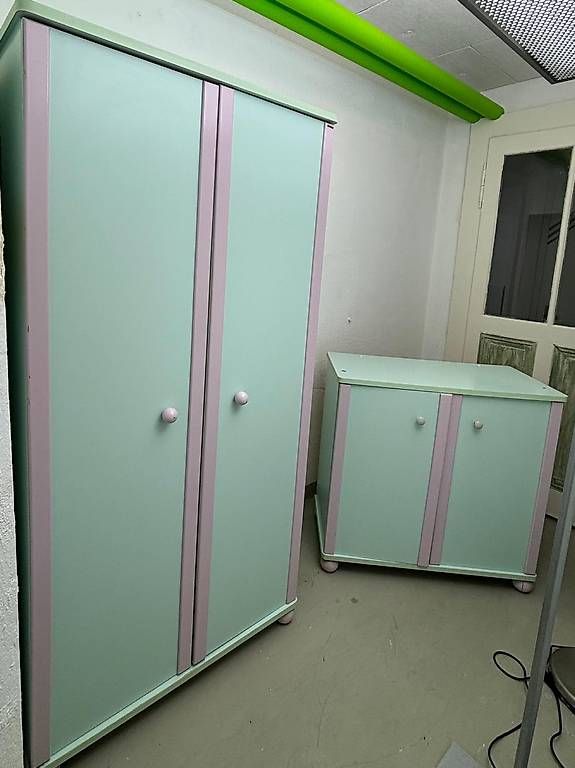 Armadi: 2 Möbel / Schränke mintgrün-rosa – Usato da Dietikon venduto da DStella66