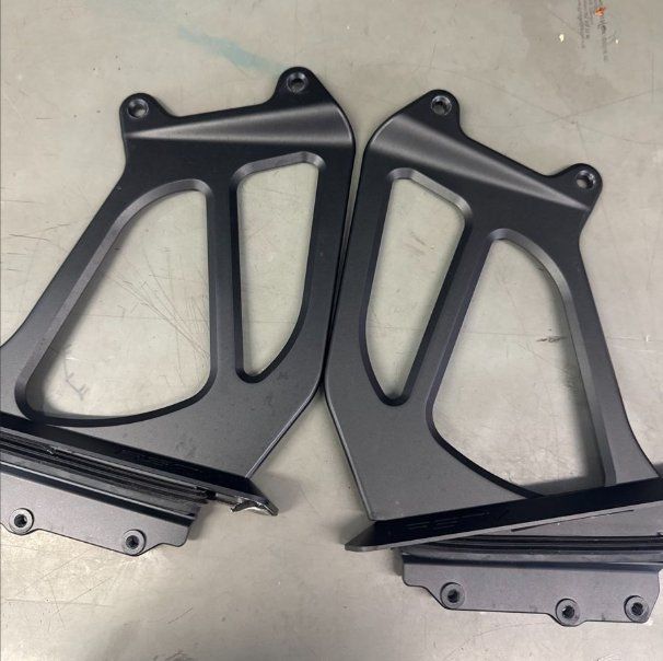 Porsche Alle Autoersatzteile: Porsche 718 GT4 Wing Risers RSNV Spoiler – Gebraucht aus Oberuzwil von Auto-Hilber 1