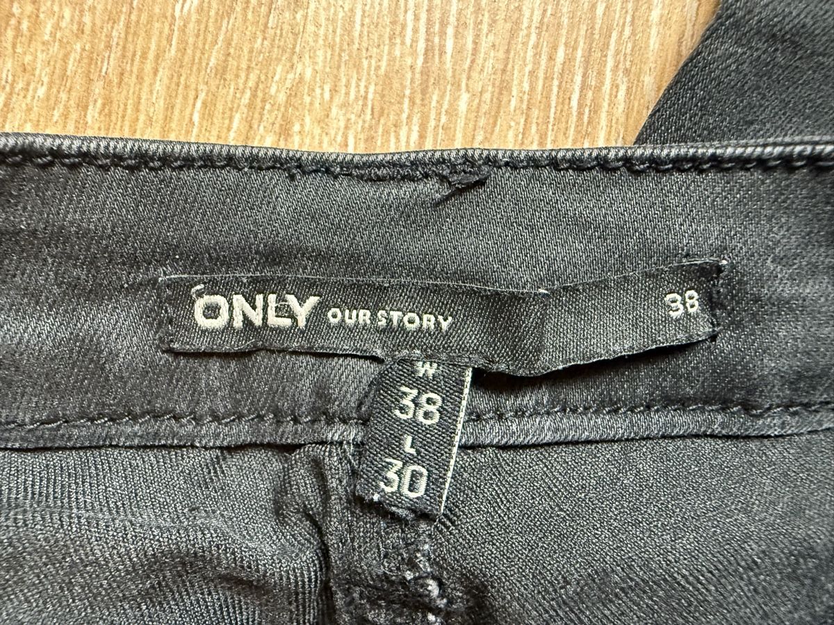 Only Tute: Salopette noire Only, t.38/M – Usato da Tavannes venduto da Thriftshop 4