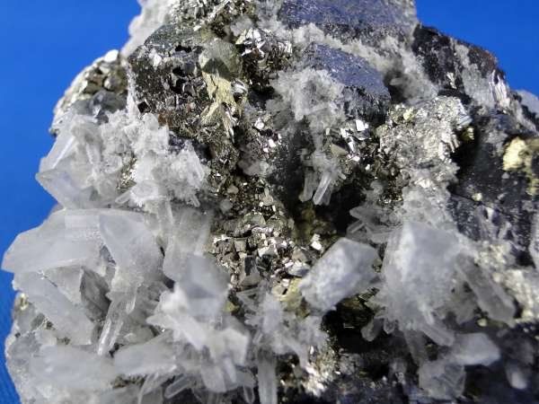Minerali & Pietre curative: Galena mit Chalkopyrit und Quartz – Usato da Schinznach Bad venduto da Demerald 7