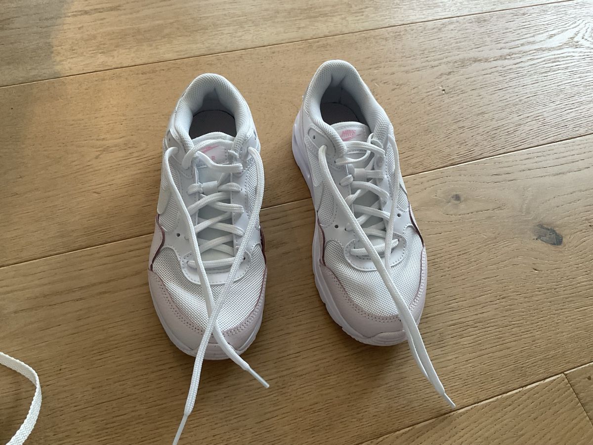 Scarpe da donna: Nike Air weiss/rosa – Usato da Widen venduto da Marlene9 1