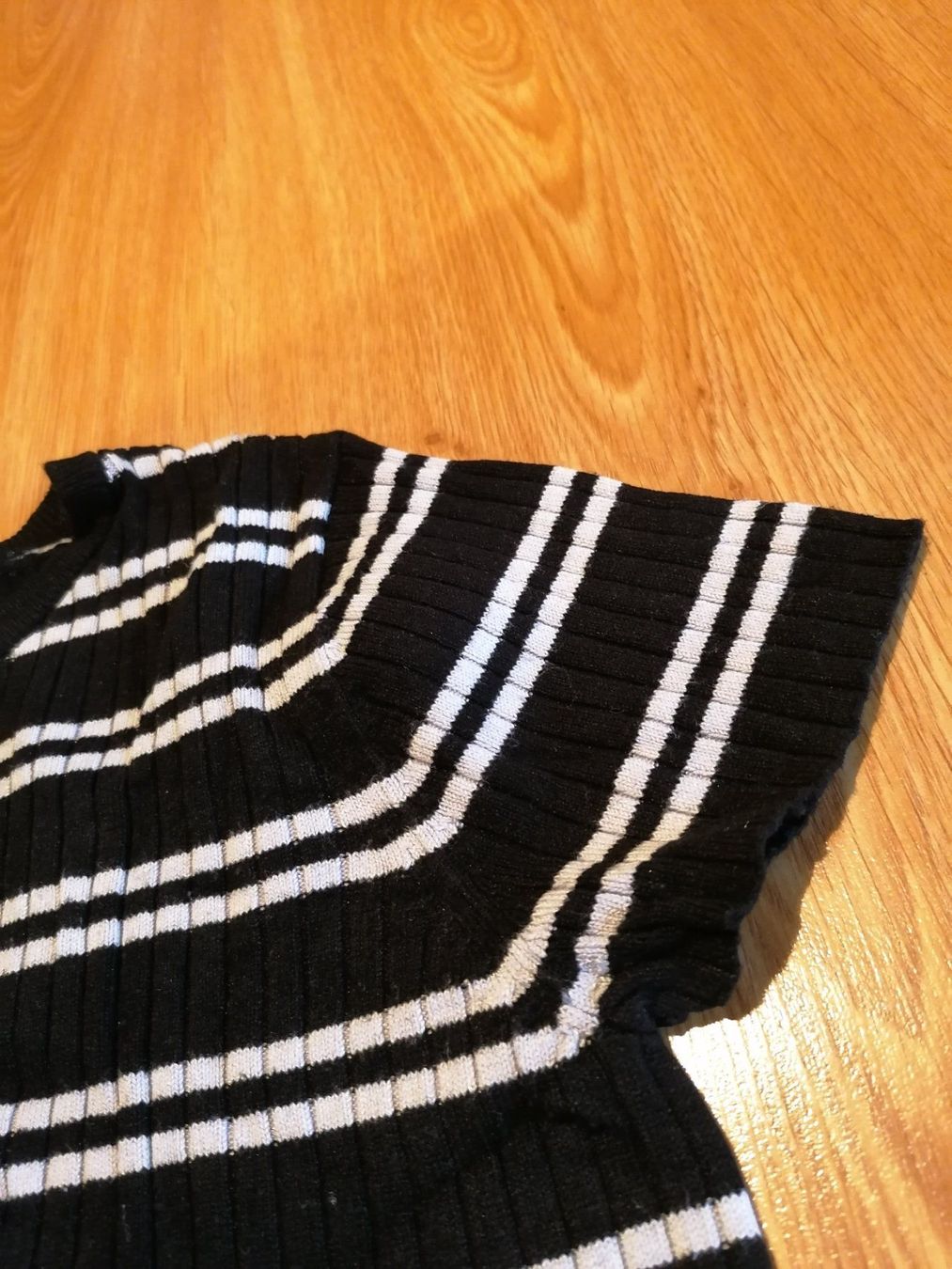Pullover & Sweatshirts: T-shirt, top, haut, pull manches courtes – Gebraucht aus Montcherand von petiteoune75 1