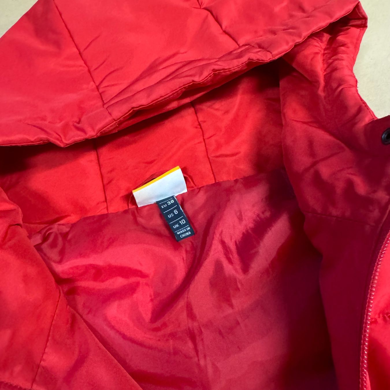 Ellesse Giacche: Ellesse retro red puffer jacket winterjacke polyester M – Usato da St. Gallen venduto da sourced_limited 1