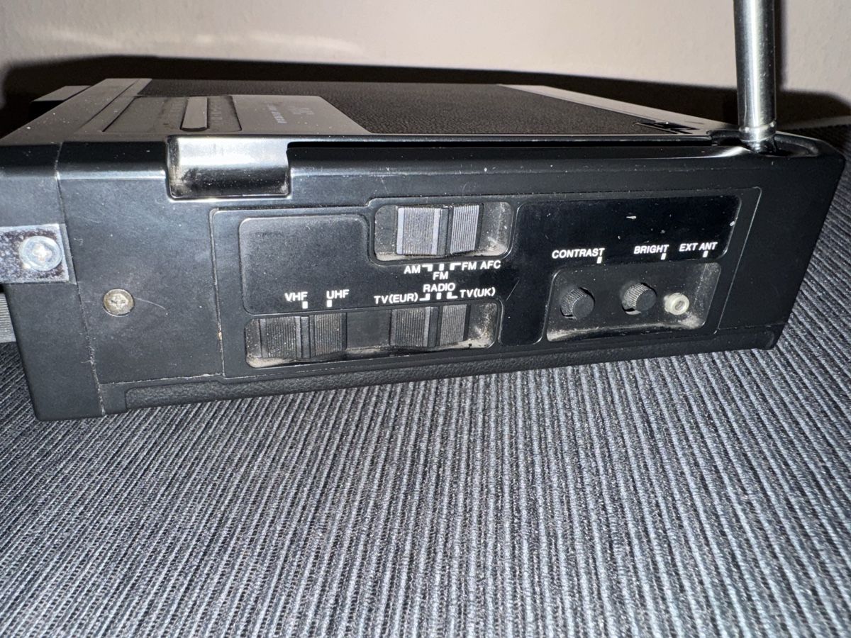JVC Radio: Jvc P-100EUC radio mit tv – Usato da Zunzgen venduto da milesdavis76 3