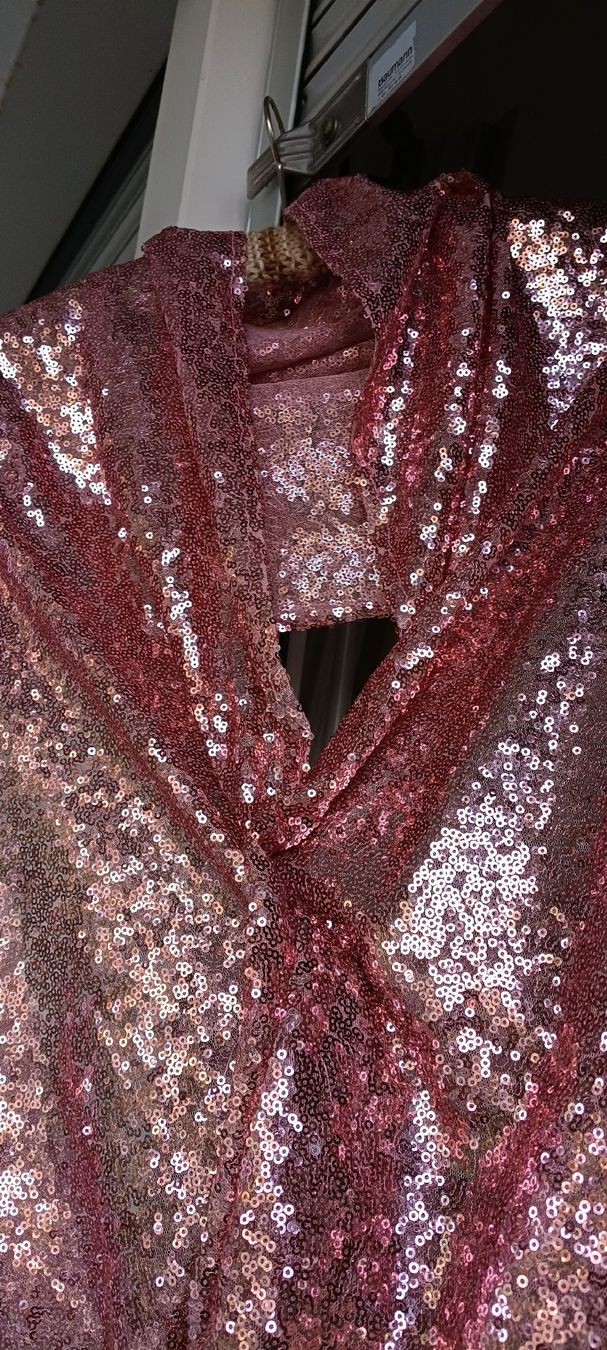 Foulard & Sciarpe: Sparkling Pink Sequin Scarf - for Parties, Dance Classes  – Nuovo (secondo la descrizione) da Zürich venduto da cat_9cvz 1
