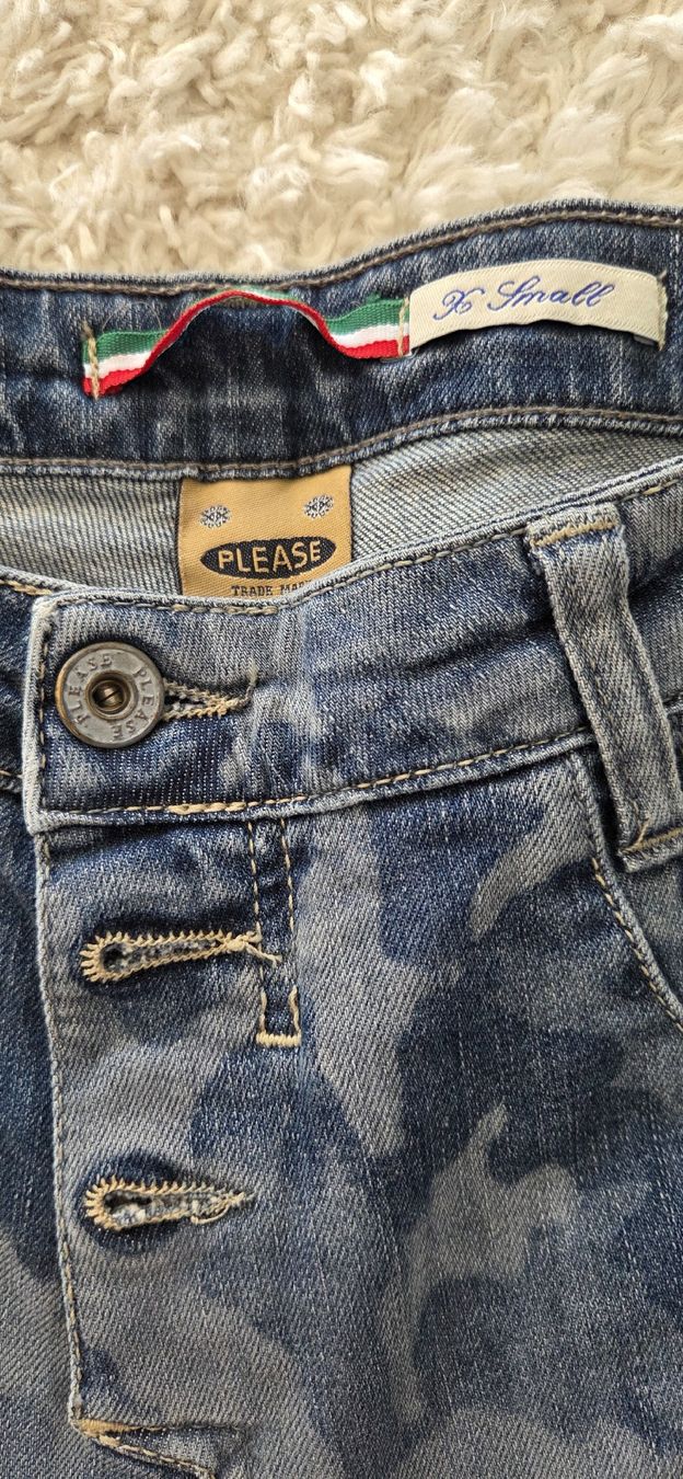 Please Jeans Jeans: Eine Jeans mit Camouflage-Muster und Destroyed-Elementen. – Nuovo (secondo la descrizione) da Belp venduto da mar_wyp6 1