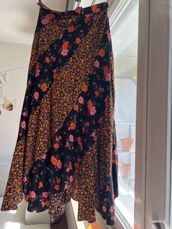 Vintage Floral Skirt size Xs