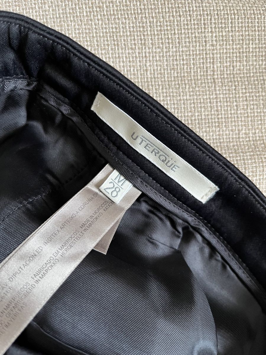 Pantaloni: Uterqüe Black trousers, size 28, shiny – Usato da Mies venduto da Nib2011 7