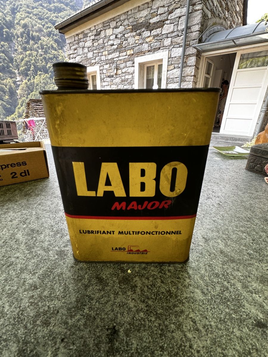 Autres accessoires p. véhicule: Alte Labo Öldose – D'occasion à Starrkirch-Wil par charlywatson 1