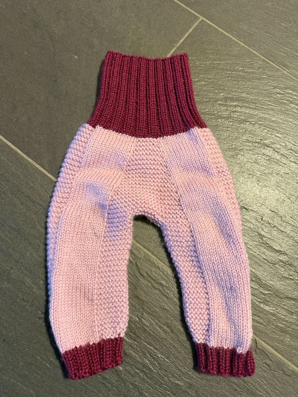 Pantaloni: Handgestrickte Wollhose 62 – Nuovo (secondo la descrizione) da Niedermuhlern venduto da ste_c5h9